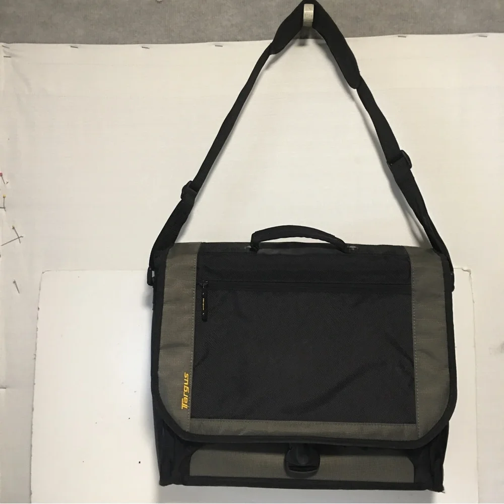 Targus Padded Laptop Bag Black Professional Office Business CB 13X16 LIKE NEW